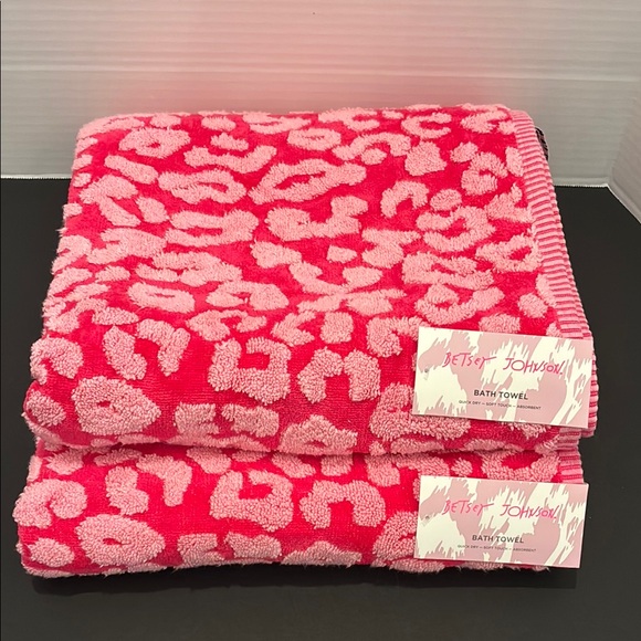 Betsey Johnson Other - Betsey Johnson Pink Leopard Print Bath Towels/2